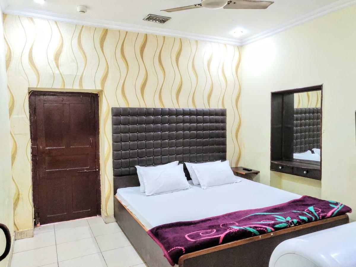 Roop Guest house *